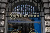 Mediolanum Menjual 3,5% Saham Mediobanca Di Tengah Tawaran Paschi